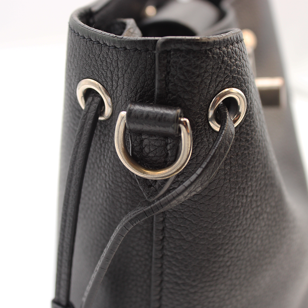 LVロゴ ナノロックミーバケット M68709