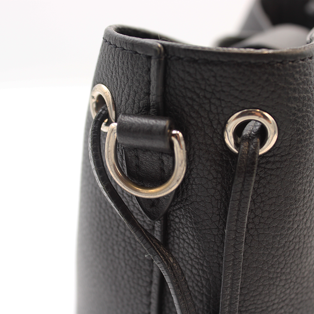 LVロゴ ナノロックミーバケット M68709