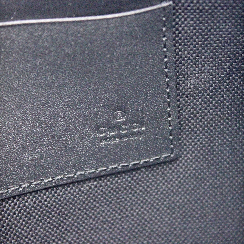 スクエア G スペース プリント ラウンドファスナー クラッチバッグ