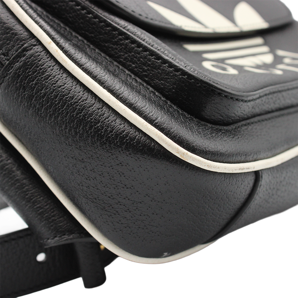 グッチ×アディダス　レザーボディバッグ　ブラック