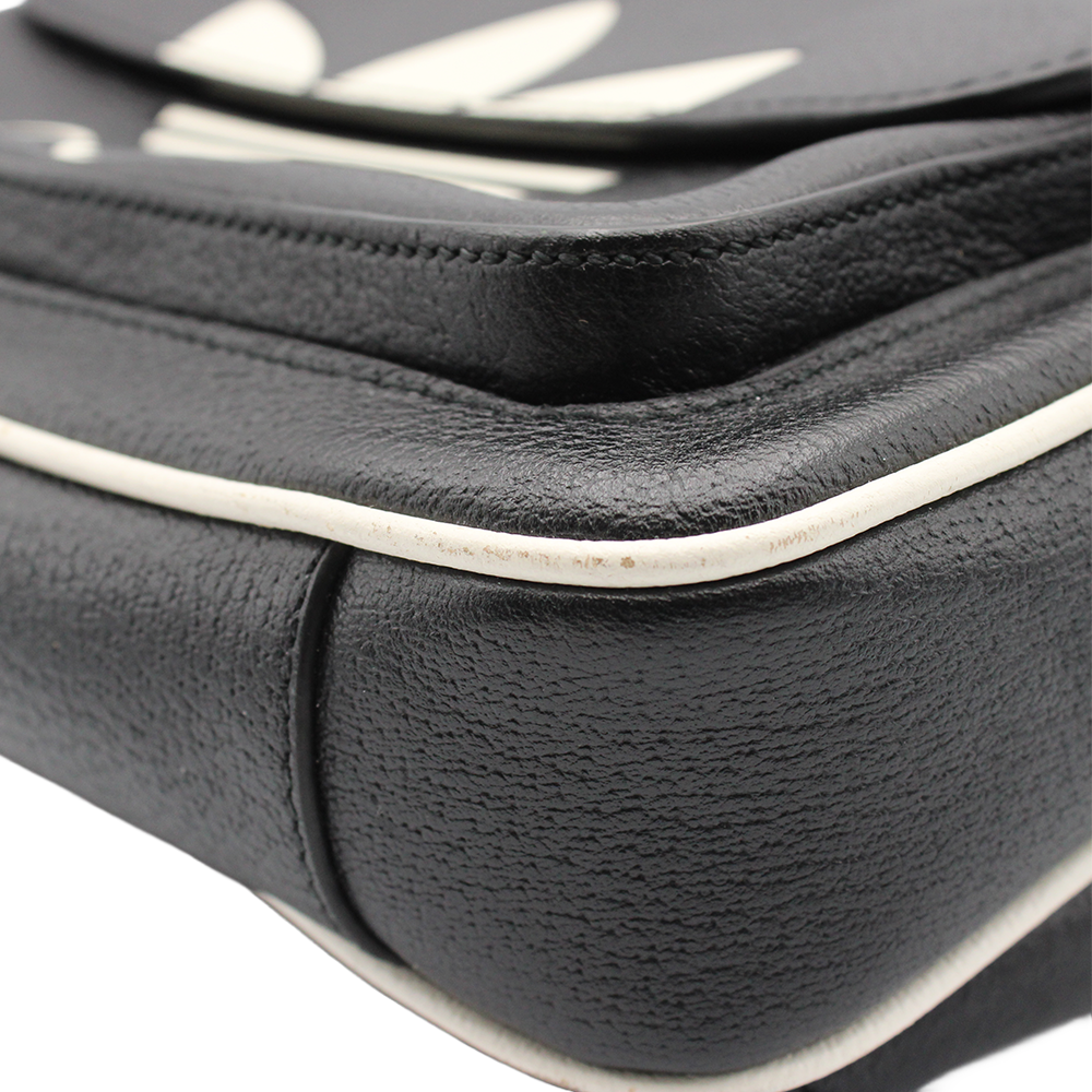 グッチ×アディダス　レザーボディバッグ　ブラック