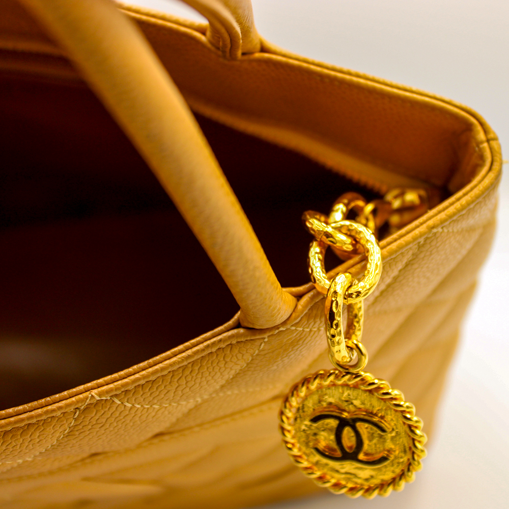 キャビアスキントートベージュ