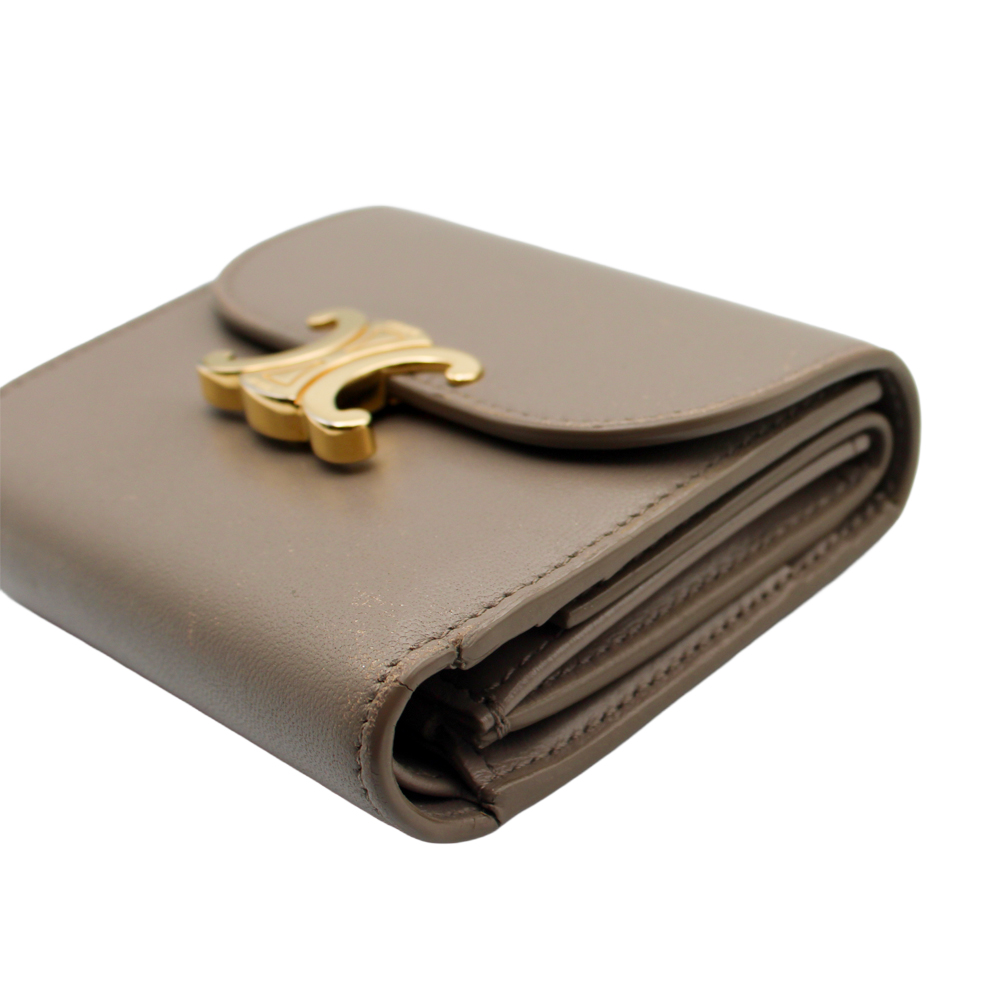 トリオンフ レザー コンパクトウォレット グレージュ