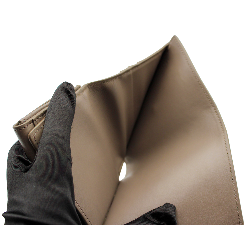 トリオンフ レザー コンパクトウォレット グレージュ