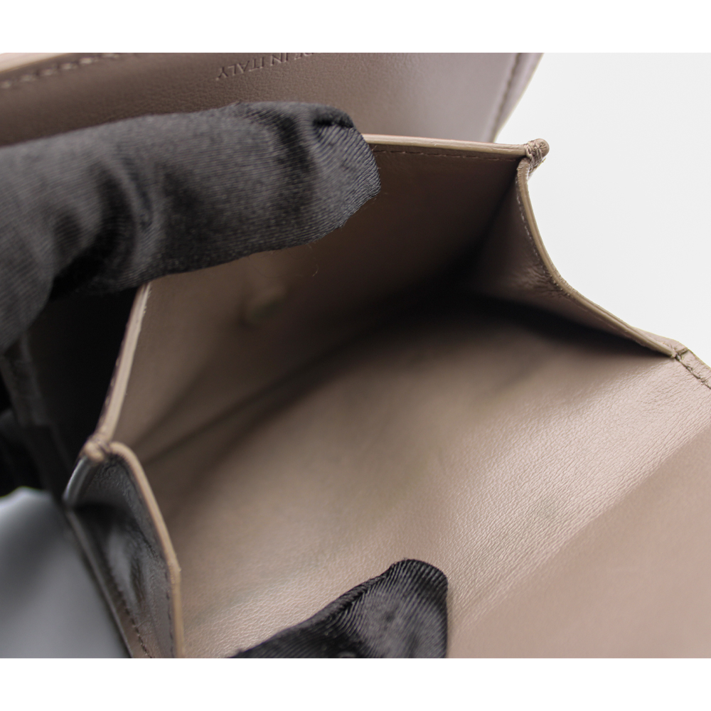 トリオンフ レザー コンパクトウォレット グレージュ