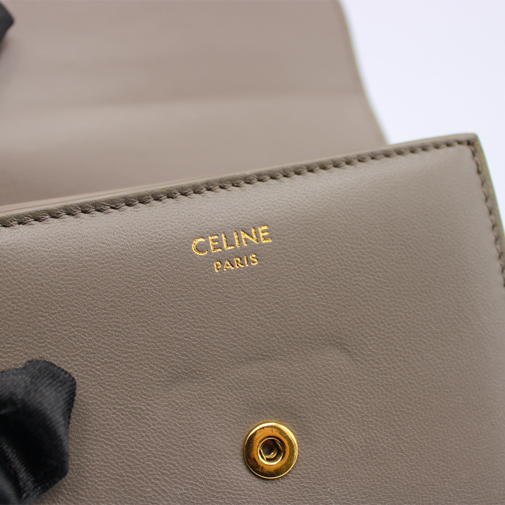 トリオンフ レザー コンパクトウォレット グレージュ