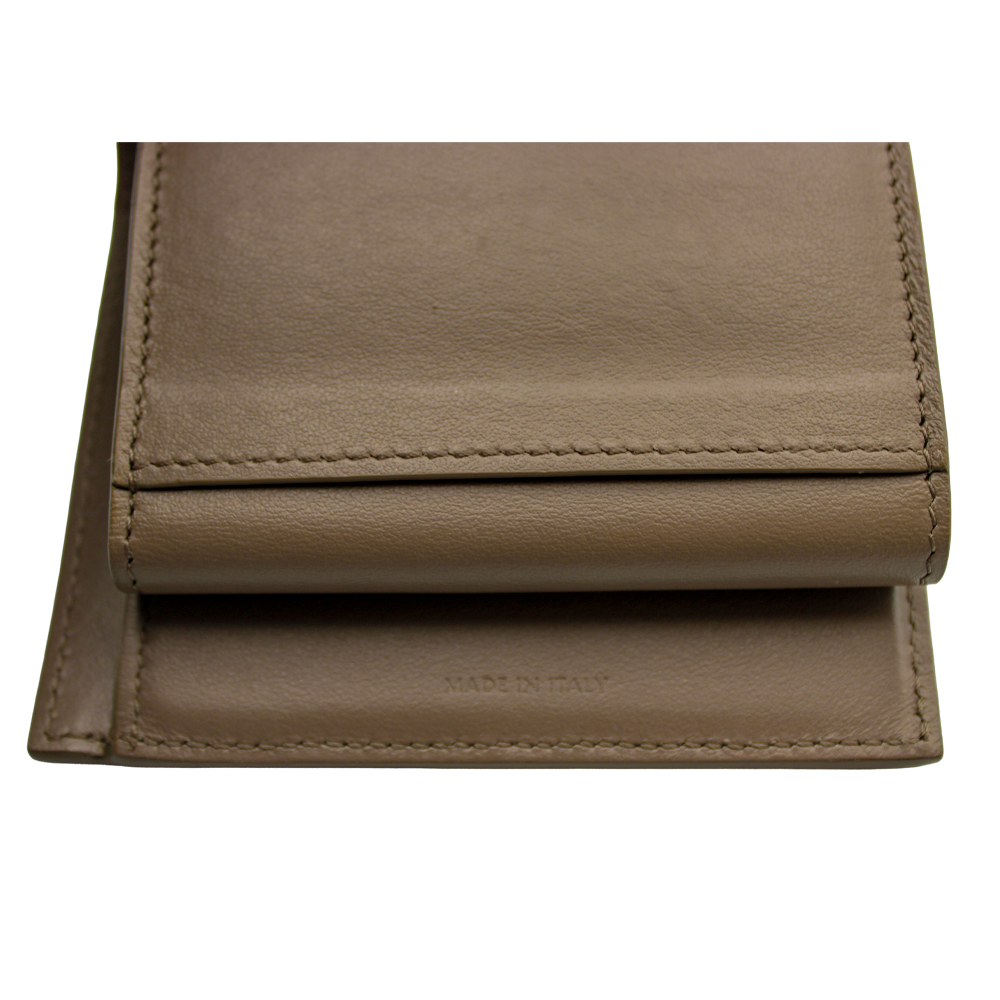 トリオンフ レザー コンパクトウォレット グレージュ