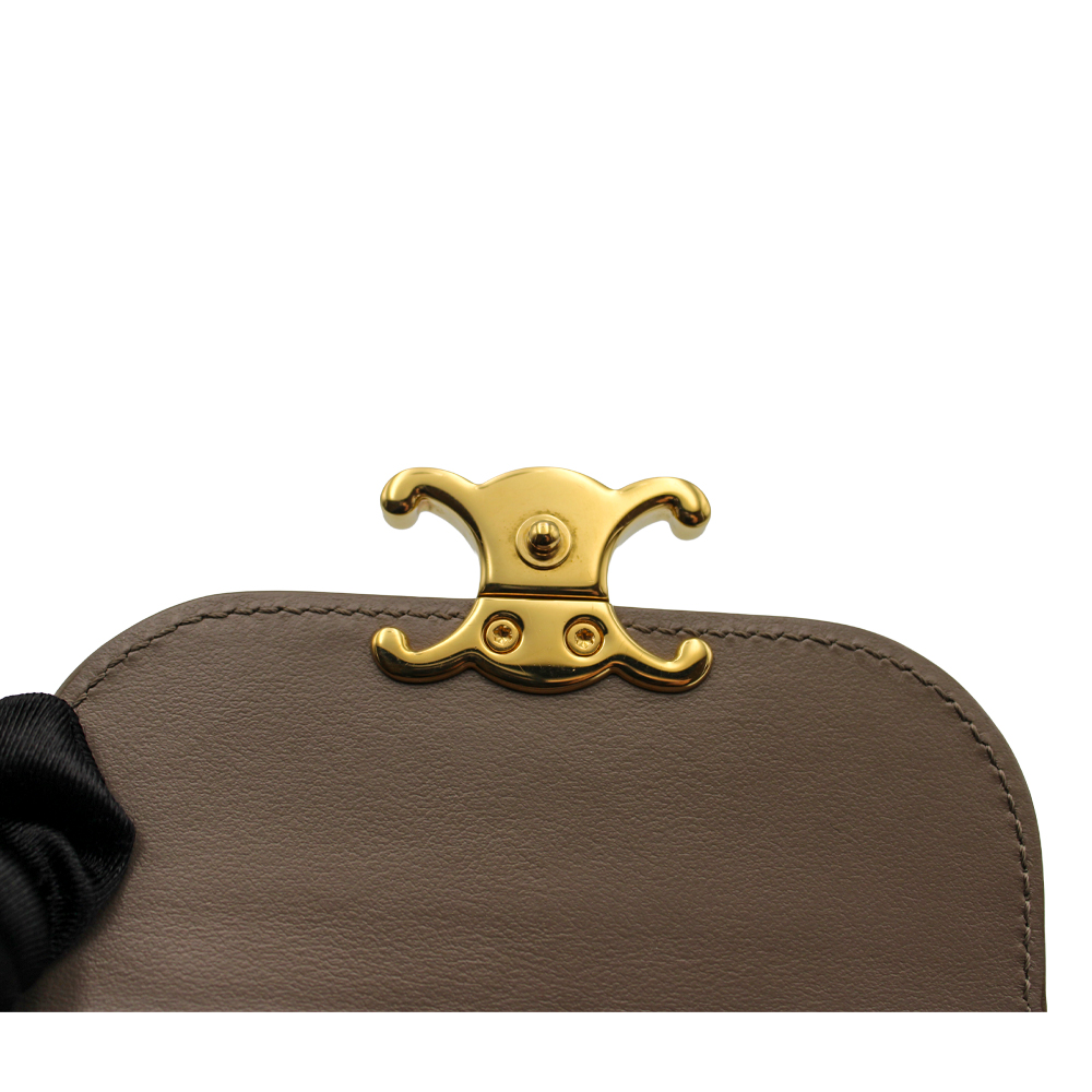 トリオンフ レザー コンパクトウォレット グレージュ