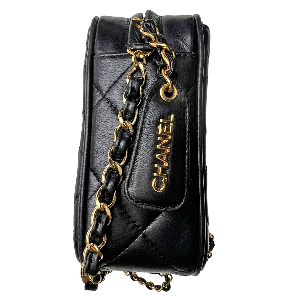 マトラッセ ターンロック スモールカメラチェーンショルダーバッグ ラム 黒