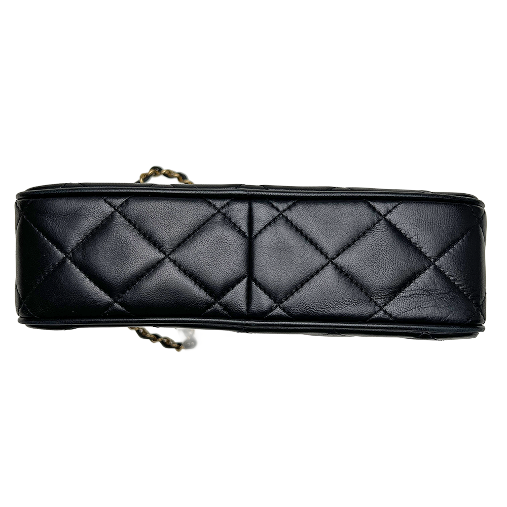 マトラッセ ターンロック スモールカメラチェーンショルダーバッグ ラム 黒