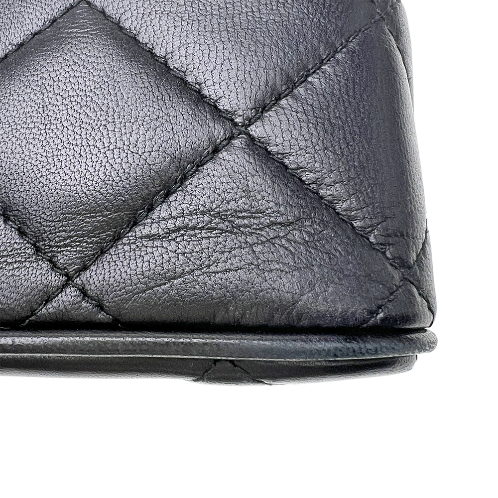 マトラッセ ターンロック スモールカメラチェーンショルダーバッグ ラム 黒